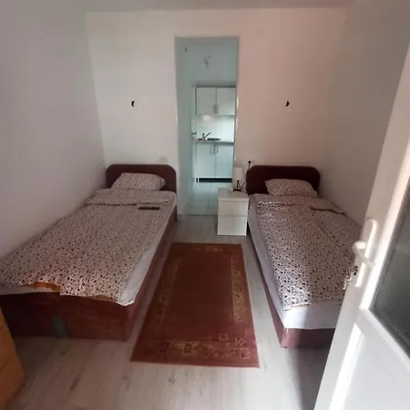 Lovcen Apartmán *